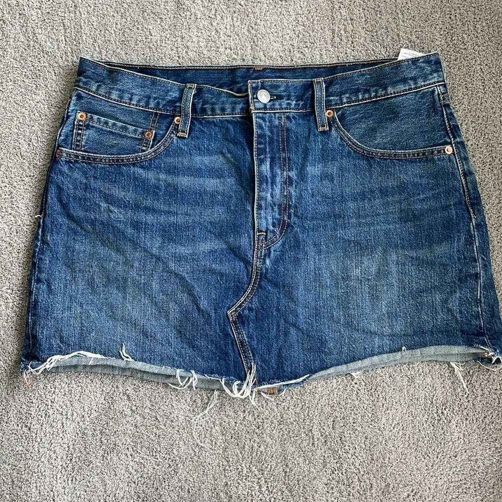 VGC Levi's Red Tag Denim Mini Skirt - Size 32